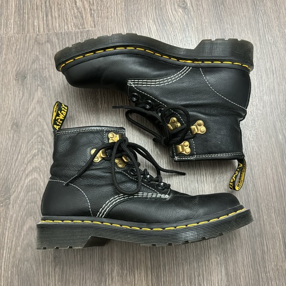 101HWD Dr Martens - Picture 1 of 6
